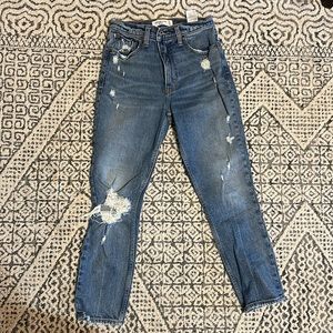 Abercrombie and Fitch The Skinny Highrise jeans. Size 27/4 short